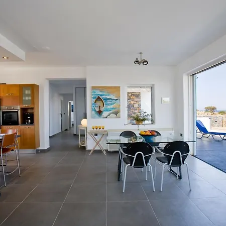 Beachfront Ariadne Vila *