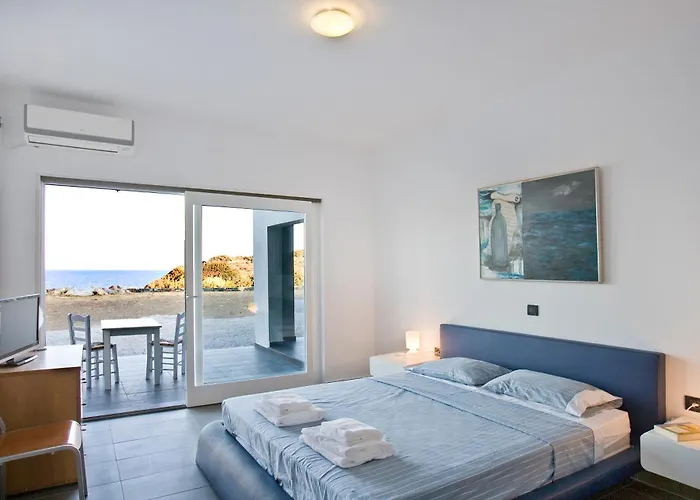 Beachfront Ariadne Vila