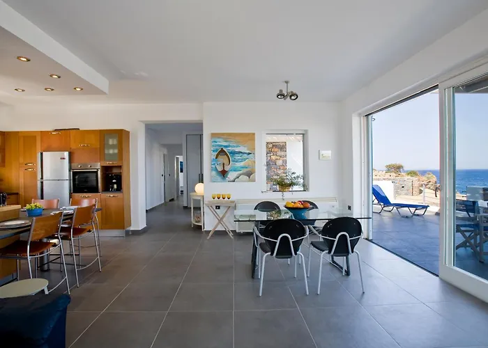 Beachfront Ariadne Vila *